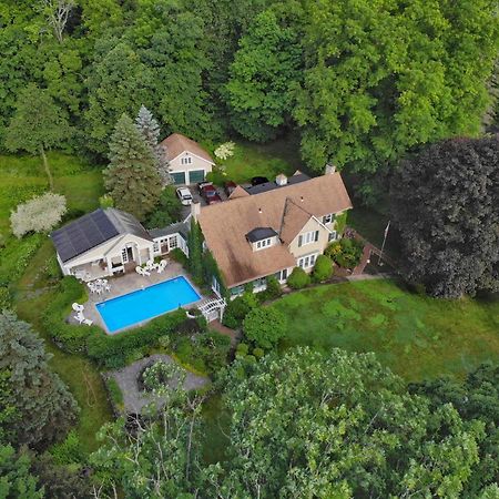 Howarth House Bed And Breakfast Fitchburg Bagian luar foto