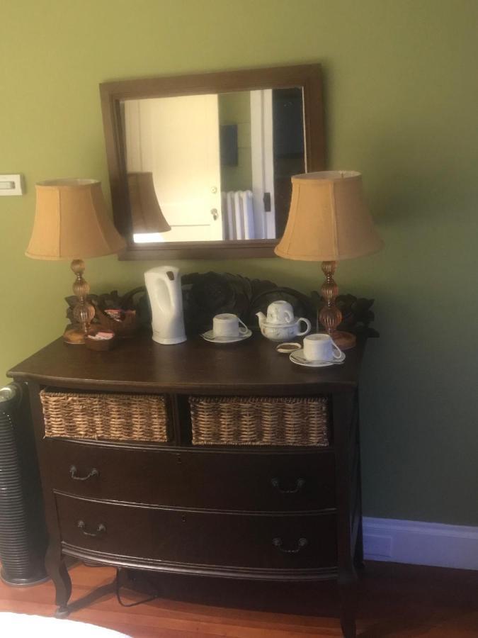 Howarth House Bed And Breakfast Fitchburg Bagian luar foto