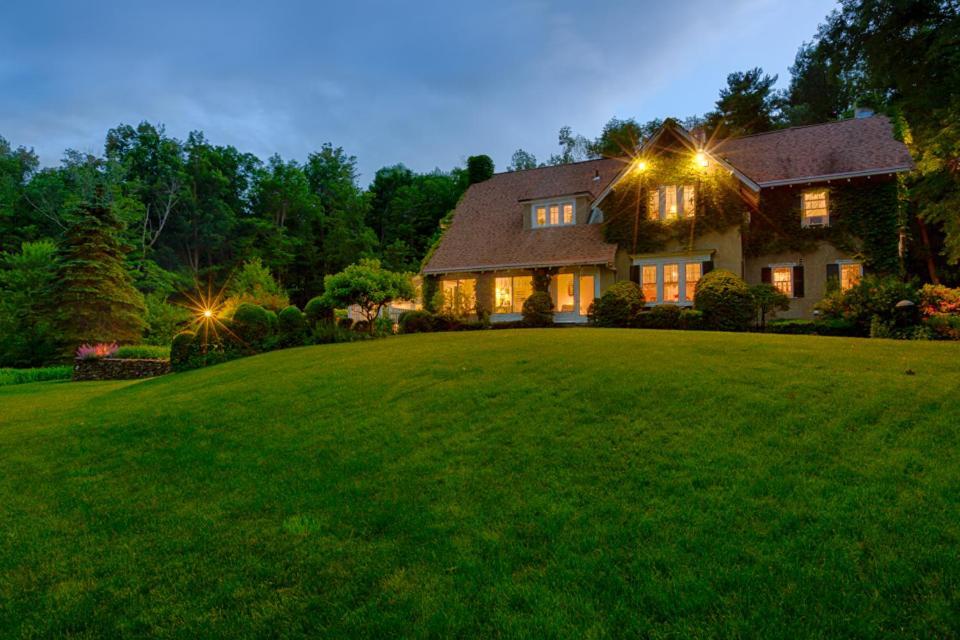Howarth House Bed And Breakfast Fitchburg Bagian luar foto