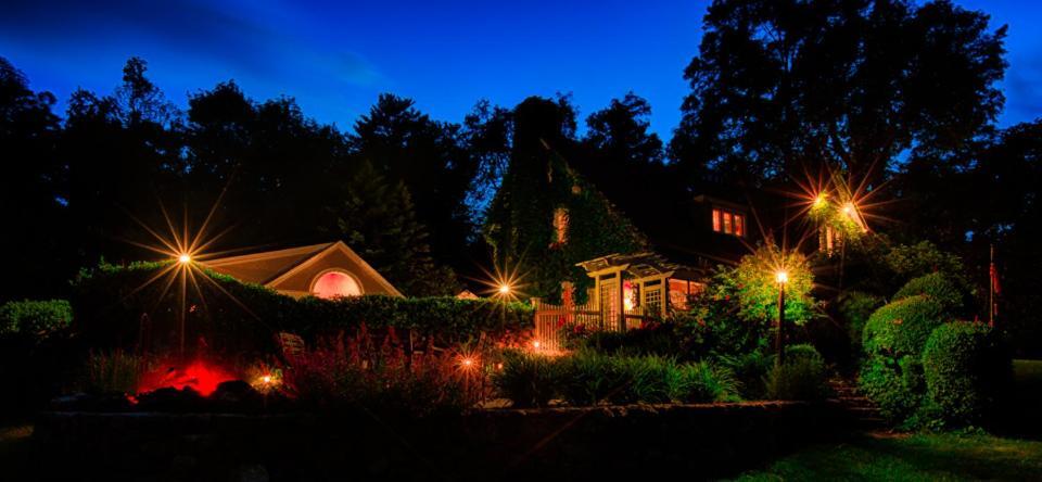 Howarth House Bed And Breakfast Fitchburg Bagian luar foto