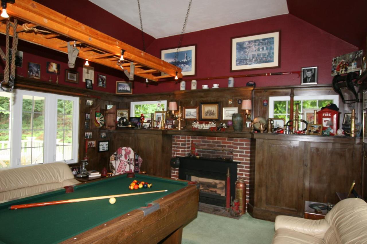Howarth House Bed And Breakfast Fitchburg Bagian luar foto