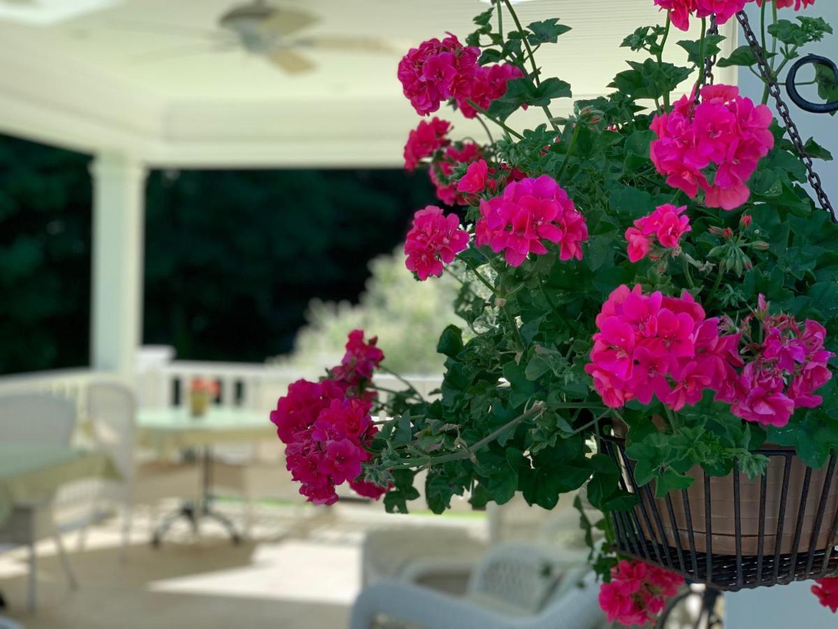 Howarth House Bed And Breakfast Fitchburg Bagian luar foto