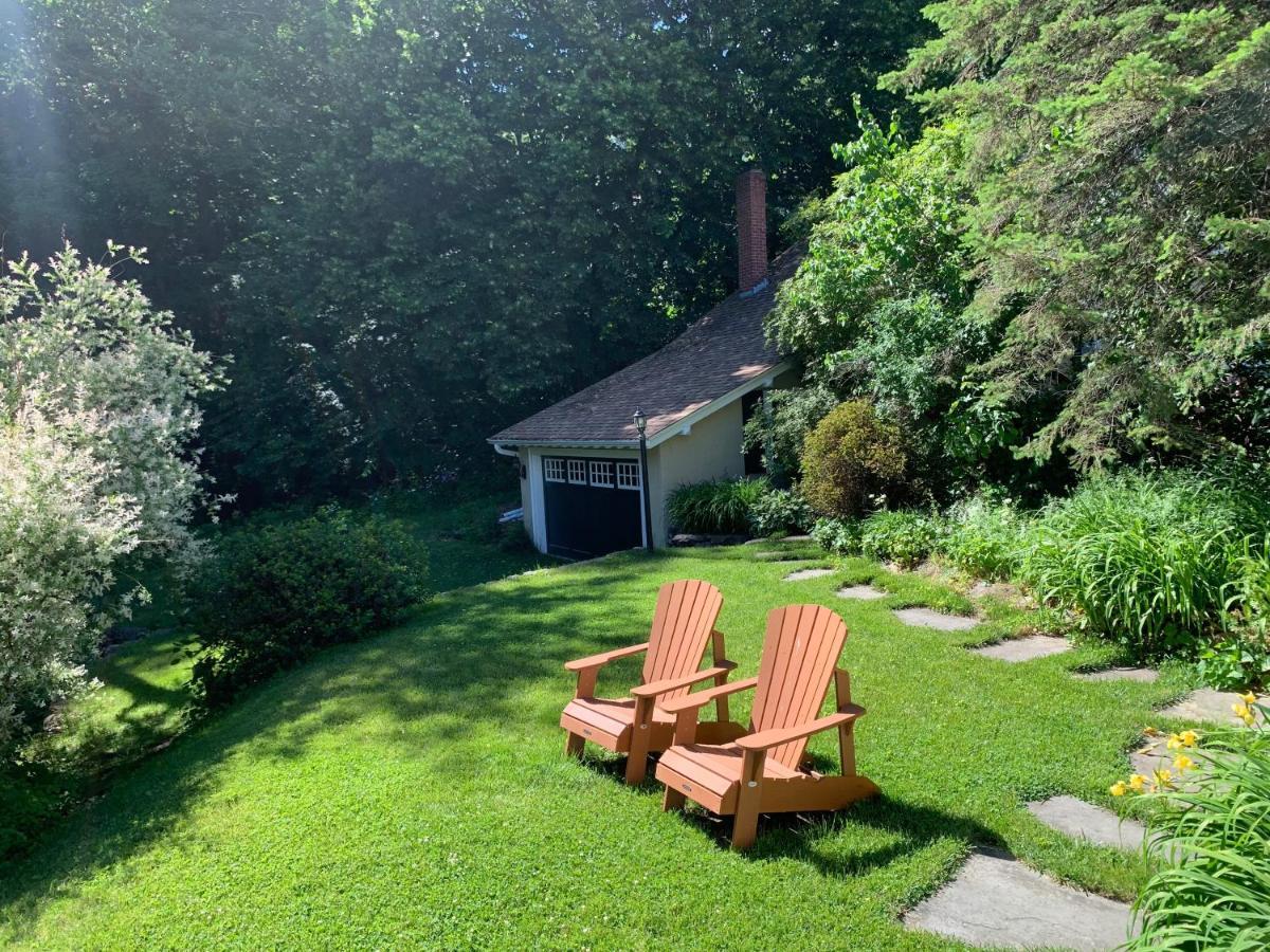 Howarth House Bed And Breakfast Fitchburg Bagian luar foto