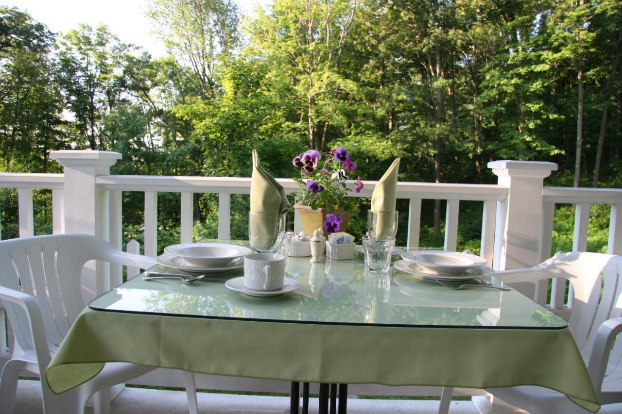 Howarth House Bed And Breakfast Fitchburg Bagian luar foto