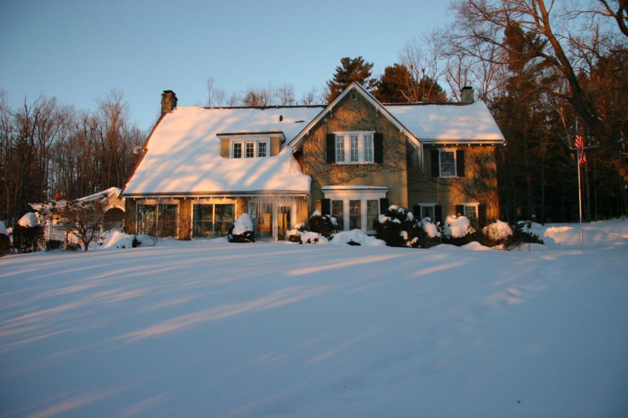 Howarth House Bed And Breakfast Fitchburg Bagian luar foto