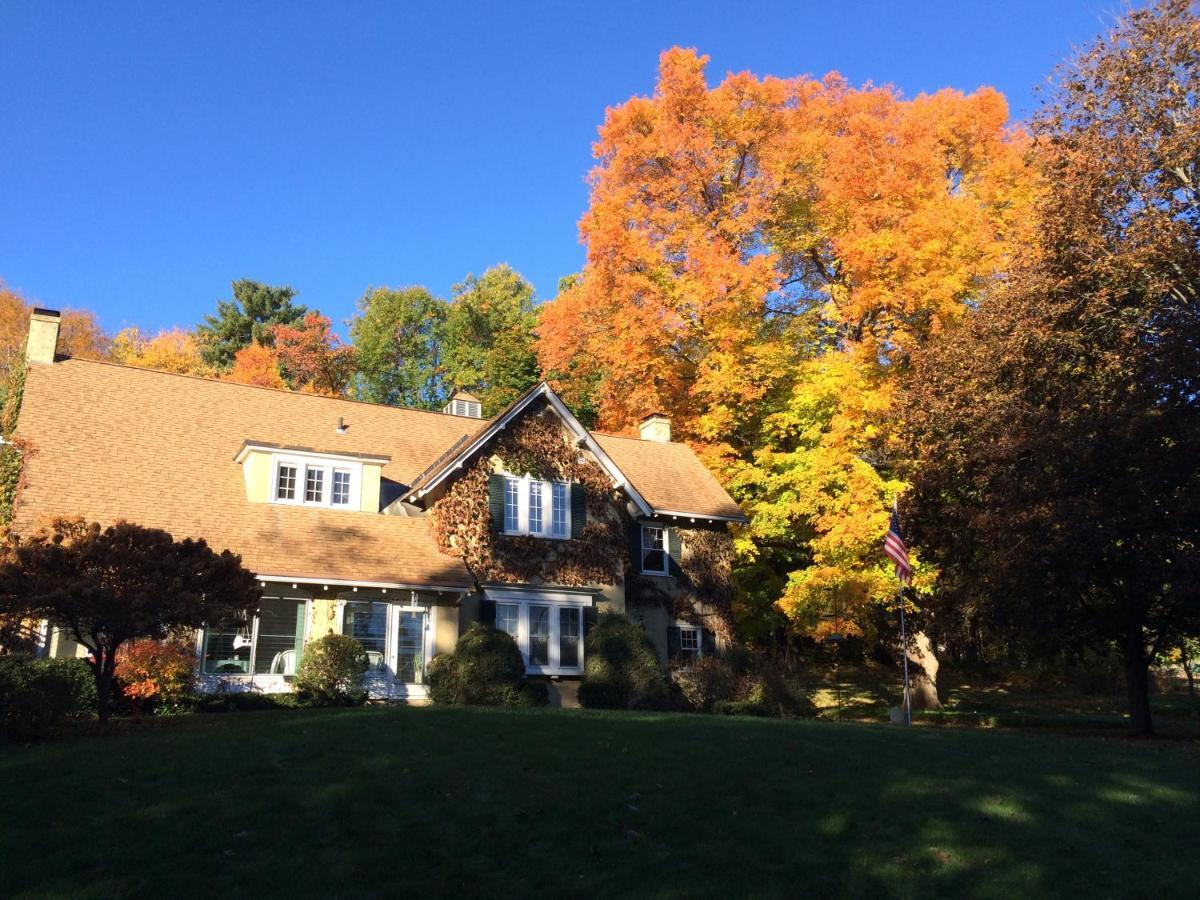 Howarth House Bed And Breakfast Fitchburg Bagian luar foto