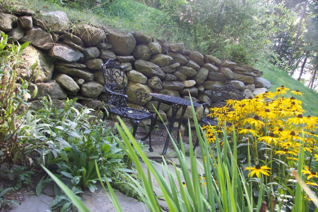 Howarth House Bed And Breakfast Fitchburg Bagian luar foto