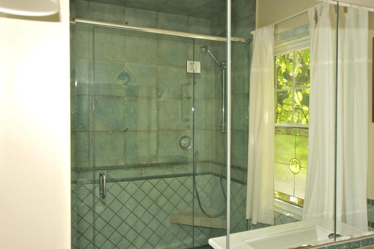 Howarth House Bed And Breakfast Fitchburg Bagian luar foto