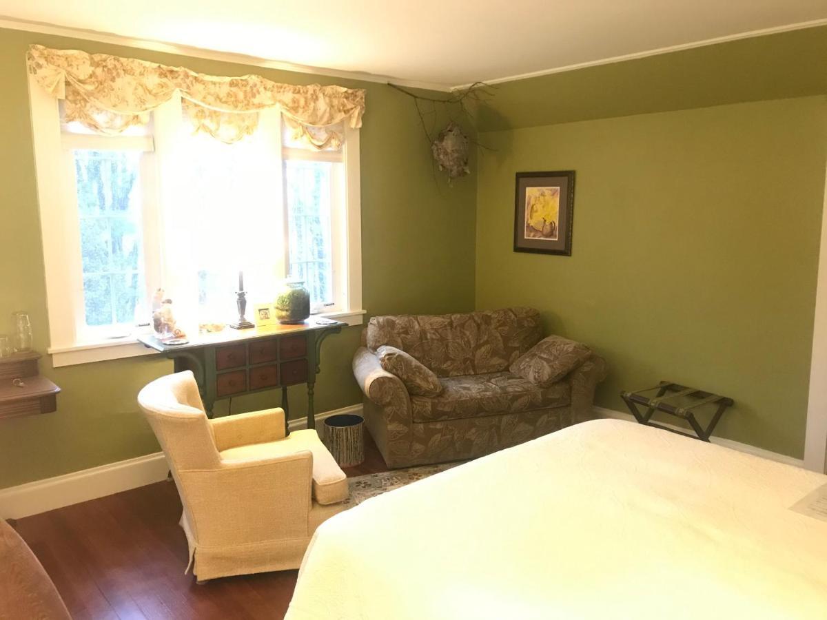 Howarth House Bed And Breakfast Fitchburg Bagian luar foto