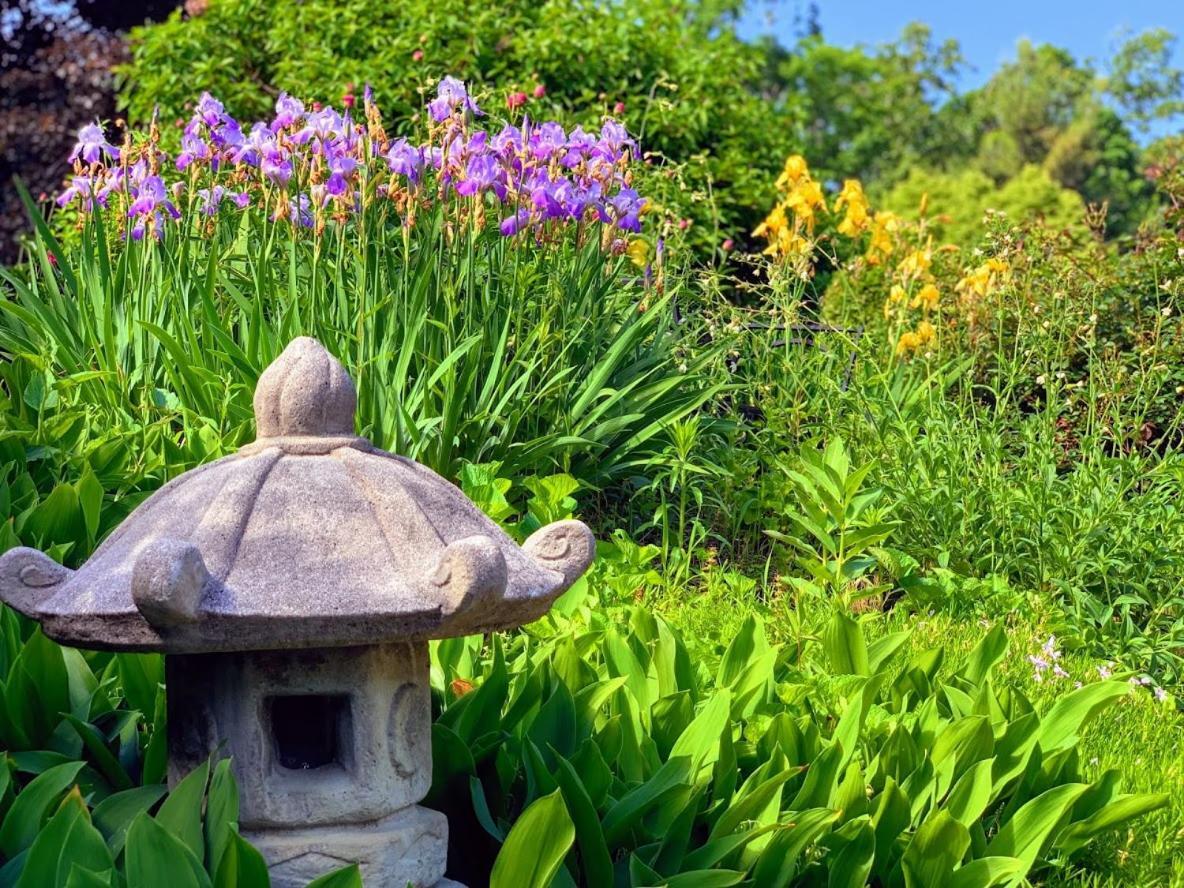Howarth House Bed And Breakfast Fitchburg Bagian luar foto