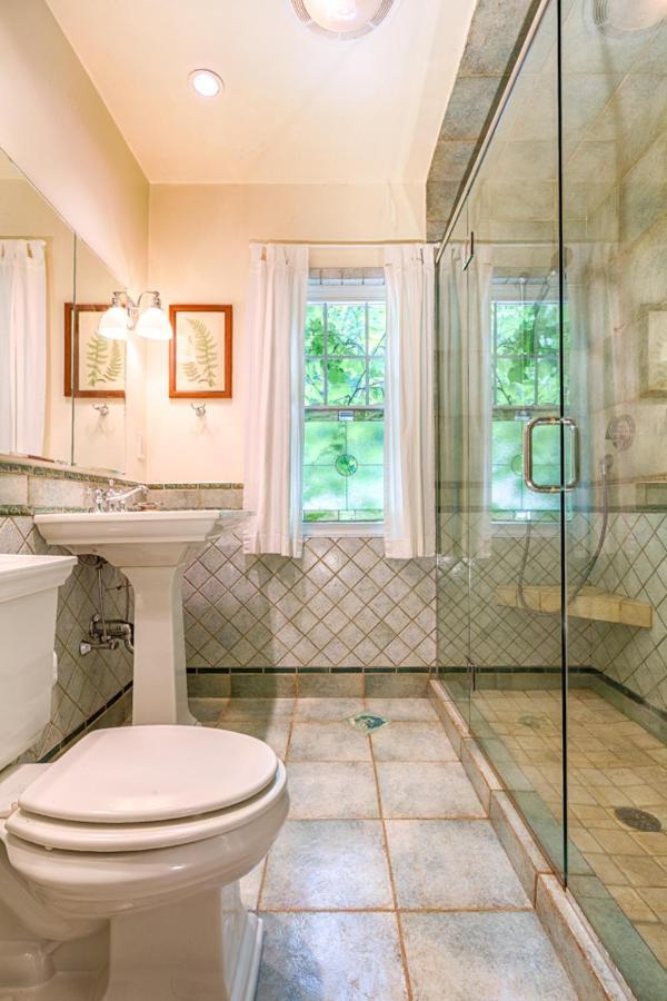 Howarth House Bed And Breakfast Fitchburg Bagian luar foto