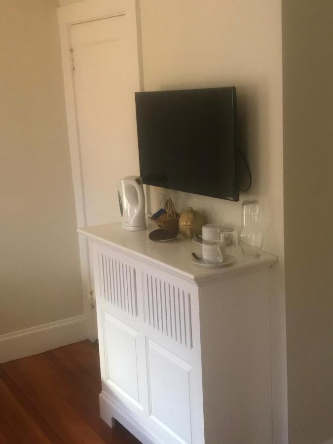 Howarth House Bed And Breakfast Fitchburg Bagian luar foto